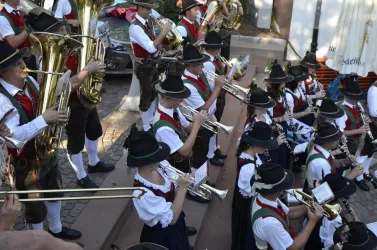 Stadtfest Kandel, Musikgruppe beim Marschieren (© VHG Kandel e.V., Foto by Stefan Roller)