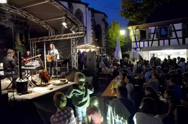 Stadtfest Kandel, vor der Buehne (© VHG Kandel e.V., Foto by Stefan Roller)