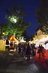 Stadtfest Kandel, Besucher im Dunkeln (© VHG Kandel e.V., Foto by Stefan Roller)