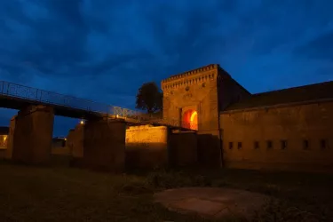 Weißenburger Tor bei Nacht (© Nico Bohnert, Südpfalz-Tourismus LK GER e.V.)