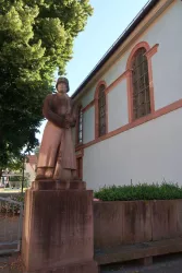 Denkmal an der Kirche in Erlenbach bei Kandel