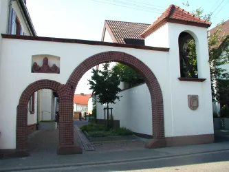 Dampfnudeltor Freckenfeld (© Südpfalz Tourismus Kandel e.V.)